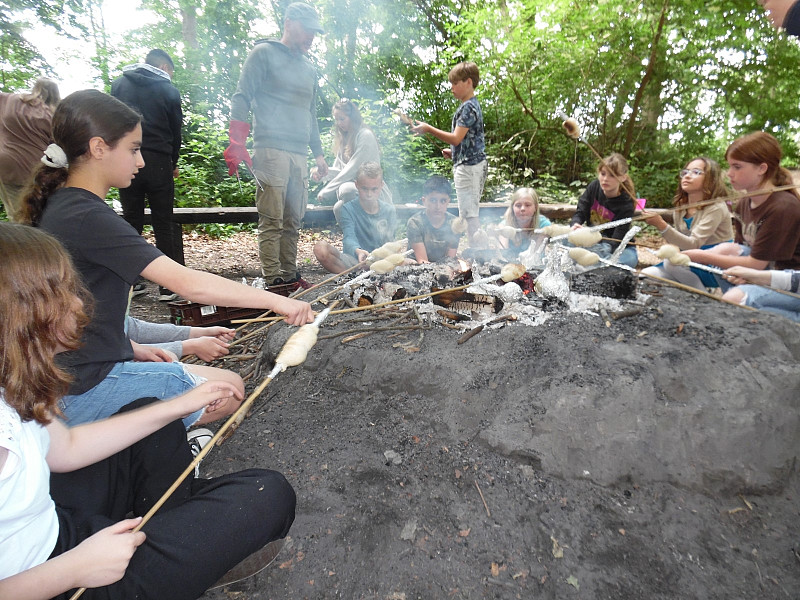 Kamp leerjaar 8 dinsdag Compleet! - Terug naar de Prehistorie!