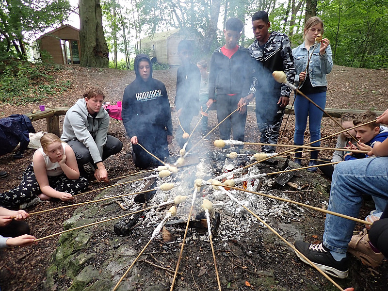 Kamp leerjaar 8 dinsdag Compleet! - Terug naar de prehistorie